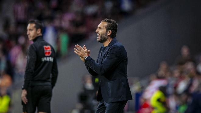 Rubén Baraja, ante el Atlético (Foto: Valencia CF).