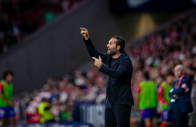 Rubén Baraja, ante el Atlético (Foto: Valencia CF).