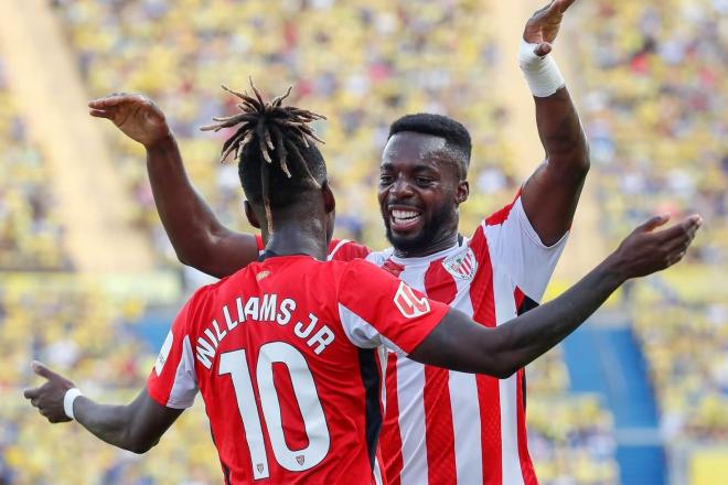 Abrazo de los hermanos Nico e Iñaki Williams ante la UD Las Palmas (Foto: LALIGA).