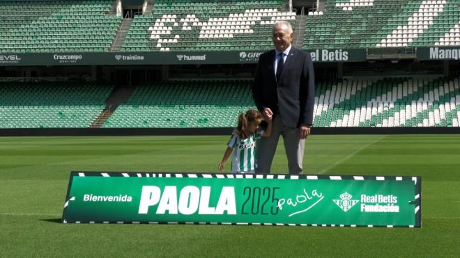 Paola, con Gordillo en el Villamarín.