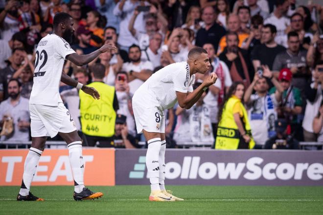 Kylian Mbappé celebrando su gol en el Real Madrid-Stuttgart (Foto: Cordon Press).