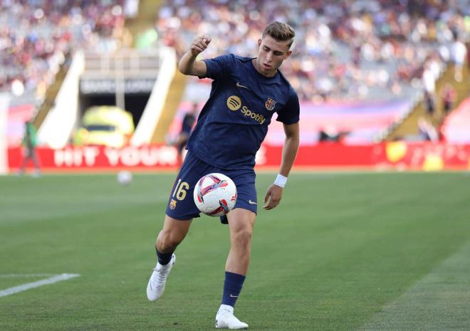 Fermín López, en un calentamiento con el Barcelona (Foto: Cordon Press).