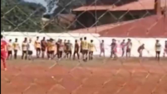 Momento de la pelea entre Nacional y Boquerón (Foto: Megacadena)