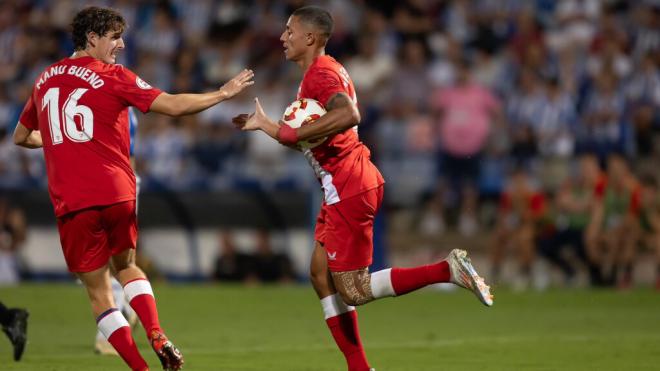 Mateo Mejía, celebrando un gol con el Sevilla Atlético (Foto: SFC).