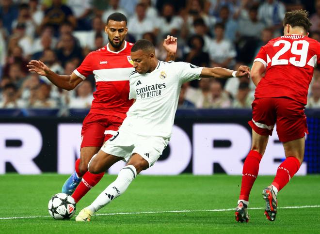 Kylian Mbappé dispara en el Real Madrid-Stuttgart (Foto: Cordon Press).