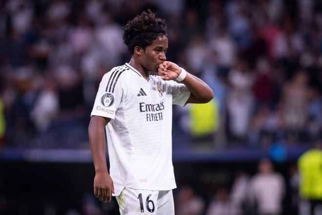 Endrick celebra su gol en el Real Madrid-Stuttgart (Foto: Cordon Press).