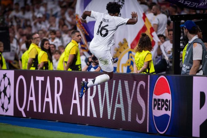 Endrick celebra su gol en el Real Madrid-Stuttgart (Foto: Cordon Press).