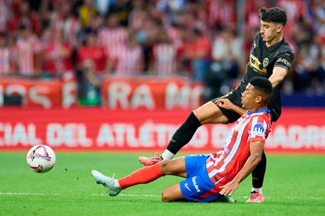 Samuel Lino, ante el Valencia CF (Foto: Cordon Press)