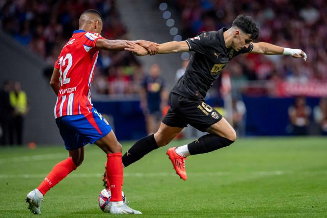 Samuel Lino, ante el Valencia CF (Foto: Cordon Press)