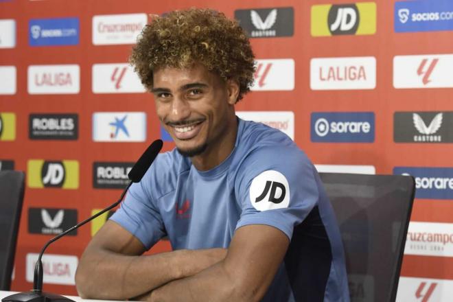 Loic Badé, en sala de prensa (Foto: Kiko Hurtado).