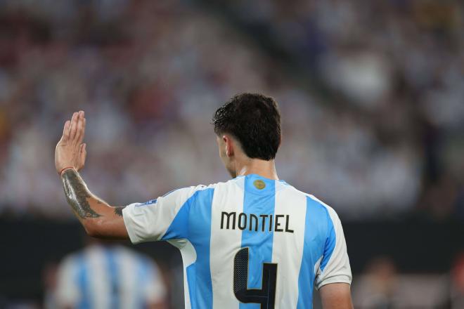 Gonzalo Montiel, con Argentina (Foto: Cordon Press).