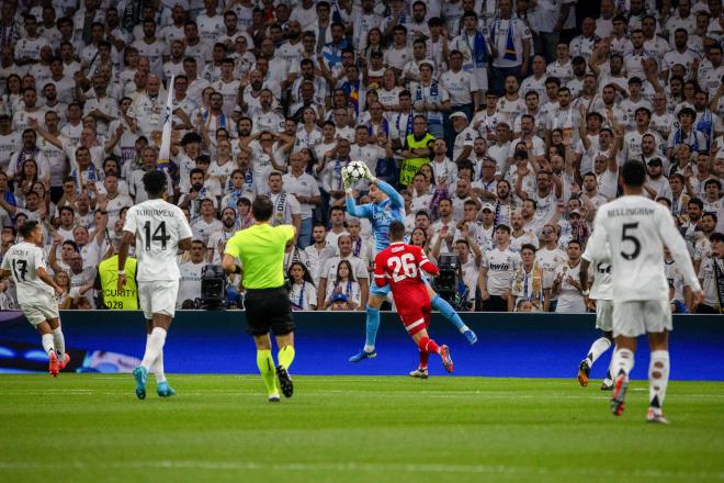 Thibaut Courtois en el partido ante el Stuttgart (Foto: Cordon Press)