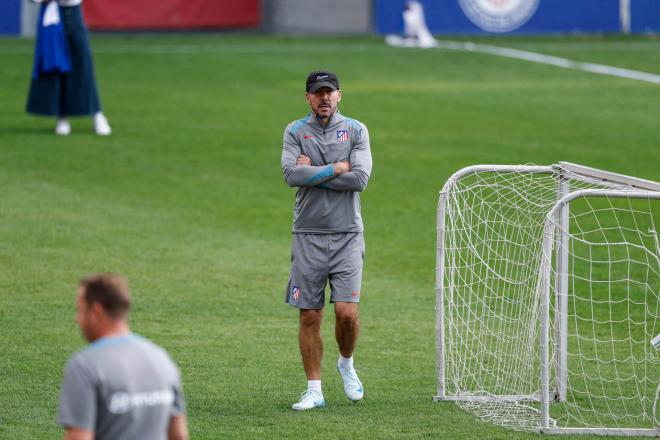 Simeone, en una sesión con el Atlético (Foto: EFE).