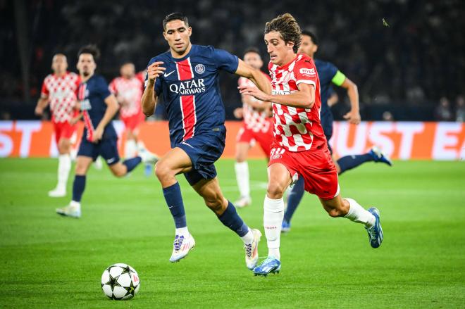 Bryan Gil, ante Achraf en el PSG-Girona (Foto: Cordon Press).