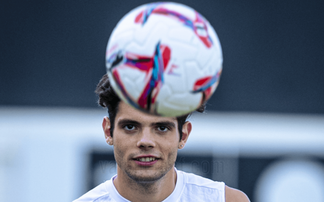 Fran Pérez, en un entrenamiento (Foto: Valencia CF).