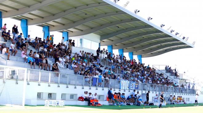 Grada del campo principal de la ciudad deportiva del Málaga. (Foto: MCF)