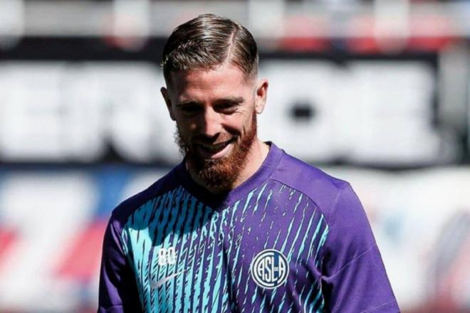 El navarro Iker Muniain se entrena con cara de felicidad con el San Lorenzo de Almagro (Foto: CASLA).