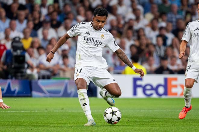 Rodrygo dispara durante el Real Madrid-Stuttgart (Foto: Cordon Press).