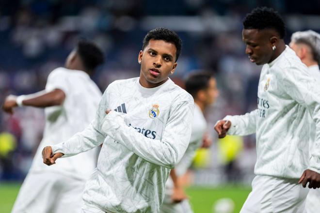 Rodrygo, delante de Vinicius en el Real Madrid-Stuttgart (Foto: Cordon Press).