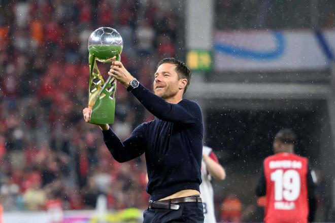 Xabi Alonso, tras ganar la Supercopa de Alemania (Foto: Cordon Press).