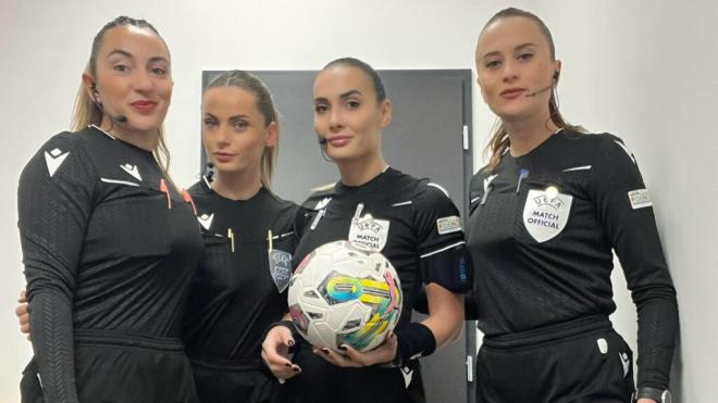 Emanuela Rusta junto a su equipo arbitral en Champions (Redes Sociales)