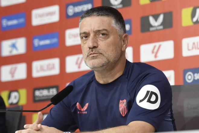 García Pimienta, en la rueda de prensa previa al partido ante el Alavés (Foto: Kiko Hurtado).