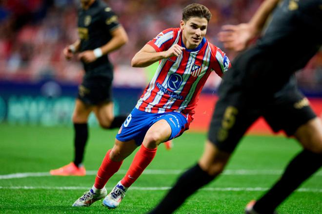 Julián Álvarez sigue haciéndose a lo que quiere Simeone de él en el Atlético (foto: Cordon Pre