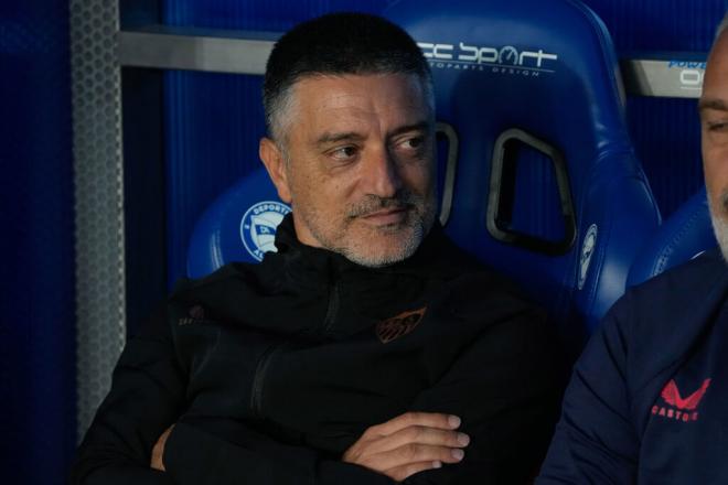 García Pimienta, en el Alavés-Sevilla (Foto: EFE).