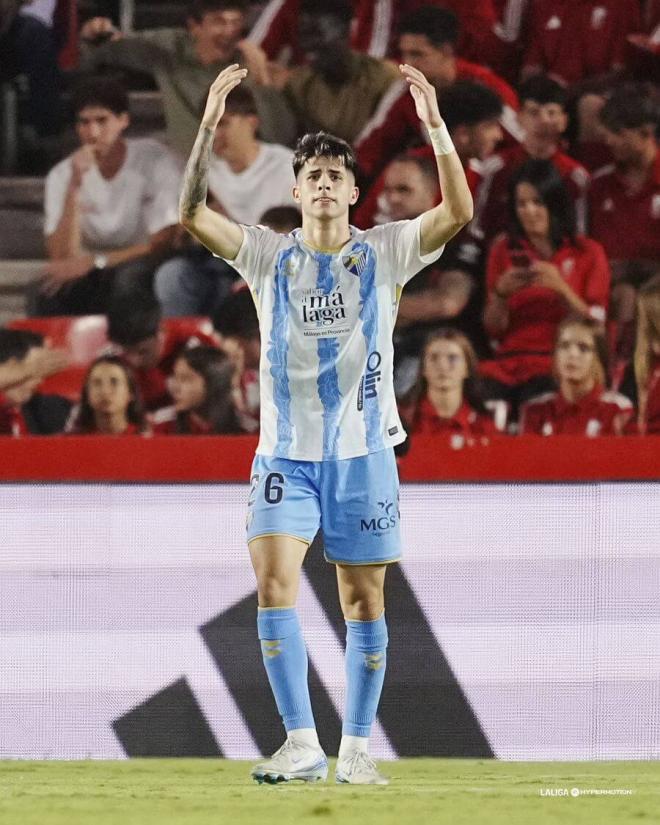 Antoñito brilló con un partidazo en Los Cármenes. (Foto: LALIGA HYPERMOTION)