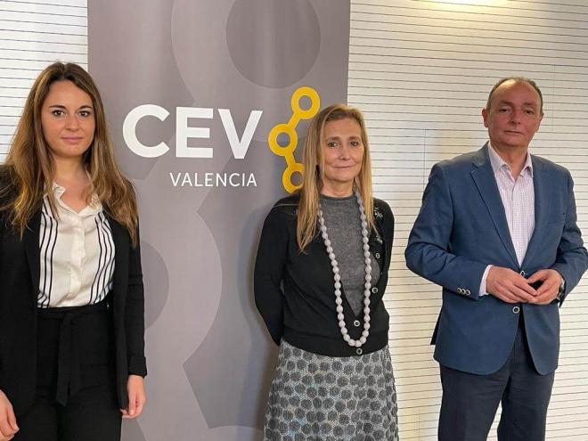 En el centro, Eva Blasco, presidenta CEV