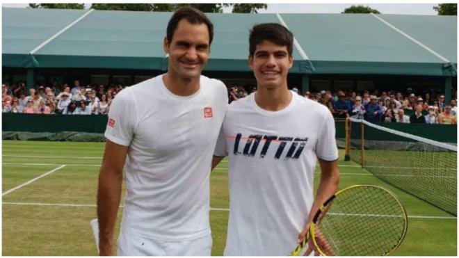 Roger Federer y Carlos Alcaraz Wimbledon 2021. (Fuente: Twitter @carlosalcaraz)