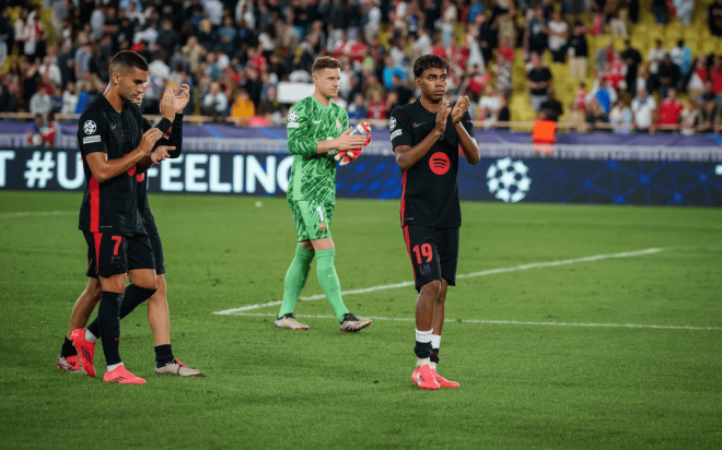 Ter Stegen saluda a la afición del Barça en Mónaco (Foto: FCB).