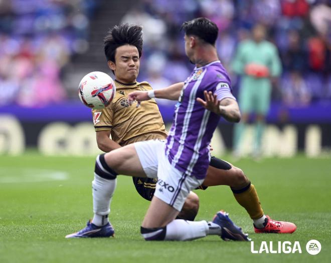 Luis Pérez lucha un balón contra Kubo (Foto: LaLiga).