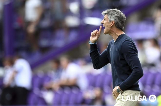 Imanol Alguacil da instrucciones en el Valladolid - Real Sociedad (Foto: LALIGA).