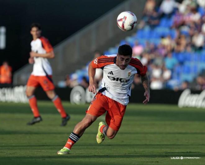 Lemos cabecea el esférico (Foto: LaLiga).