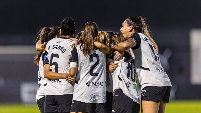 El VCF Femenino celebra un gol.