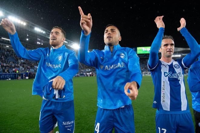 Joan Jordán celebra la victoria del Alavés sobre el Sevilla (Foto: Alavés).