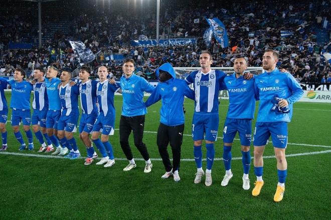 Joan Jordán celebra la victoria del Alavés sobre el Sevilla (Foto: Alavés).