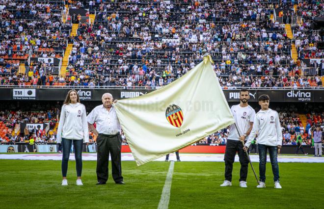 La bandera centenaria del Valencia CF