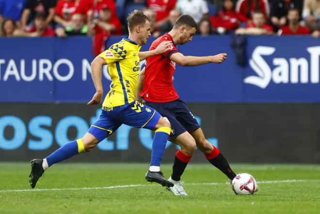 Raúl García de Haro dispara en el Osasuna-Las Palmas (Foto: CAO).