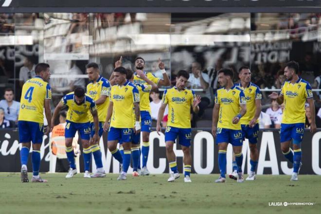 El Cádiz celebra uno de los goles en Cartagonova (Foto: LaLiga).