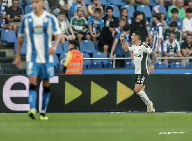 Celebración de Álex Sancris tras su gol en el Dépor-Burgos (Foto: LALIGA).