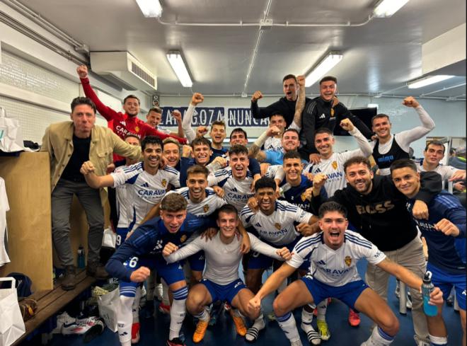 El Real Zaragoza celebra en el vestuario la victoria frente al Levante (Foto: LaLiga).