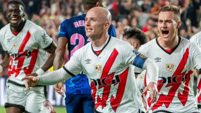 Isi Palazón celebrando el gol ante el Atlético de Madrid (Foto: @RayoVallecano)