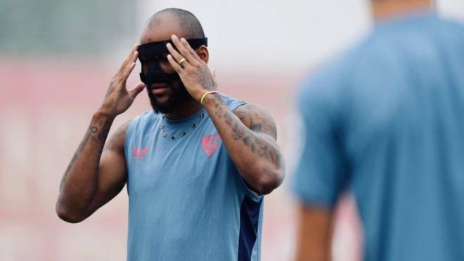 Marcao trabaja con la máscara en el entrenamiento de este domingo (Foto: SFC).