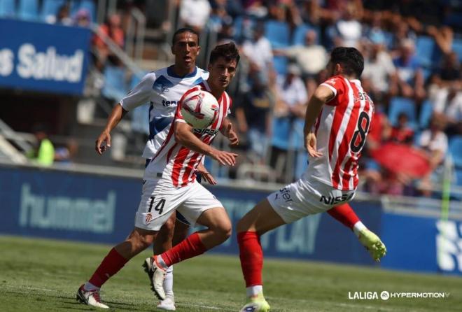 Lance del Tenerife - Sporting de la pasada jornada en el Heliodoro (Foto: LALIGA).