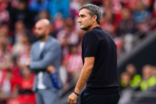 Ernesto Valverde y Claudio Giráldez, rivales ligueros en el campo de San Mamés (Foto: Athletic Club).