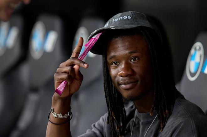 Eduardo Camavinga, en el banquillo del Bernabéu (Foto: Cordon Press).