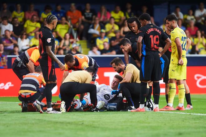 Ter Stegen, tras lesionarse de la rodilla (Foto: Cordon Press).