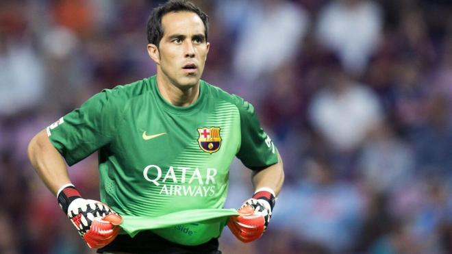 Claudio Bravo, durante su etapa en el Barcelona (Foto: EFE).